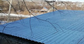 Демонтаж поликарбоната с крыши в Холмске -  услуги по доступной цене от 624 рублей