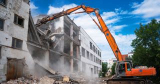 Промышленный демонтаж зданий Холмск, цена от 2961 руб.
