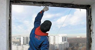Демонтаж остекления балкона в Холмске - цена от 572 руб. - Сварной-Хлм